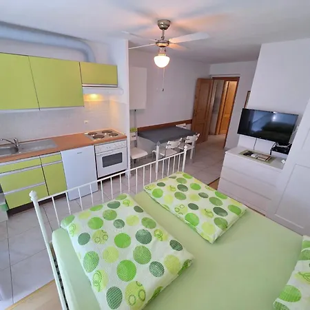 Διαμέρισμα Fuer 4 Personen- 150m Vom Entfernt By Interhome *