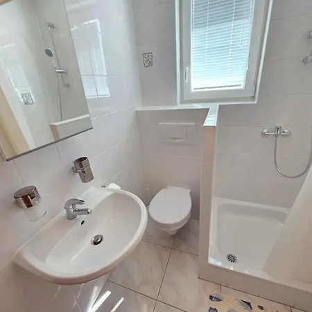 Appartamento Fuer 4 Personen- 150m Vom Entfernt By Interhome