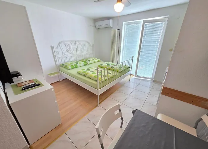 Διαμέρισμα Fuer 4 Personen- 150m Vom Entfernt By Interhome Novi Vinodolski
