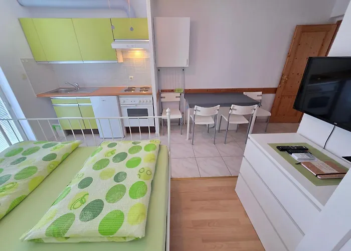 Fuer 4 Personen- 150m Vom Entfernt By Interhome Novi Vinodolski