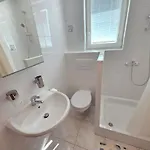 Apartment Fuer 4 Personen- 150m Vom Entfernt By Interhome