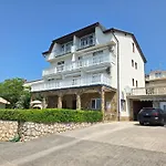 Fuer 4 Personen- 150m Vom Entfernt By Interhome